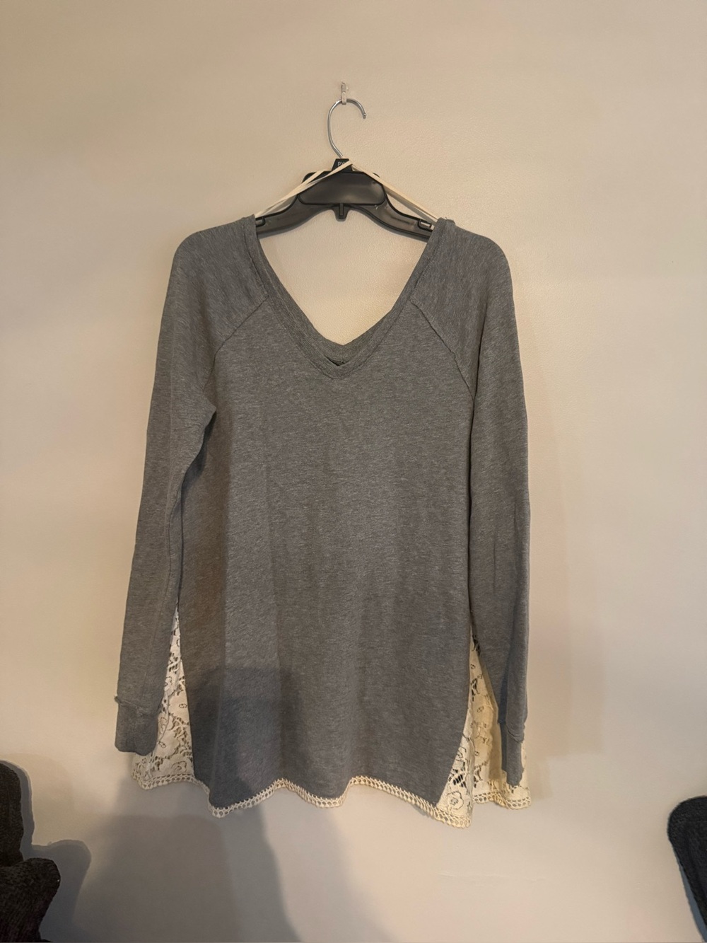 True Craft Gray V-Neck Long Sleeve Tunic with Cream Lace Trim medium